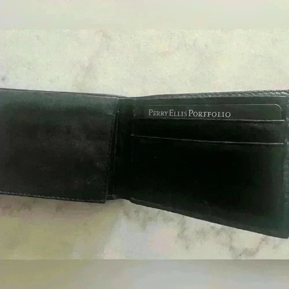 Perry Ellis black leather portfolio men’s wallet new without tags